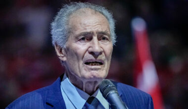 Omstridt president gjenvalgt - Dagbladet