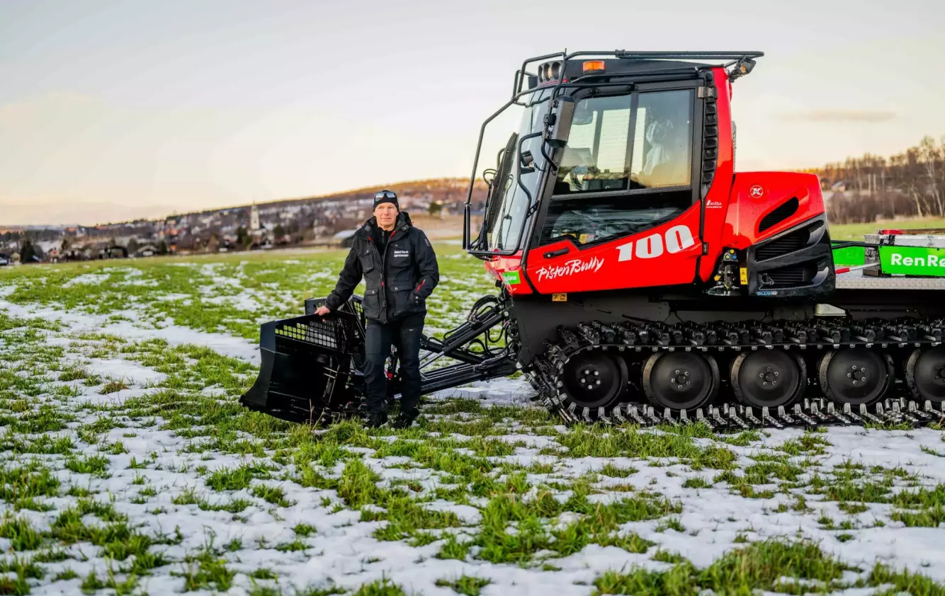 RØROS: Løypeprepper Ove Klemmetvold i Røros tur- og løypeforening har kjørt skiløyper i 15 år. Dette har han ikke sett før. Foto: Therese Doksheim Skaug / Dagbladet