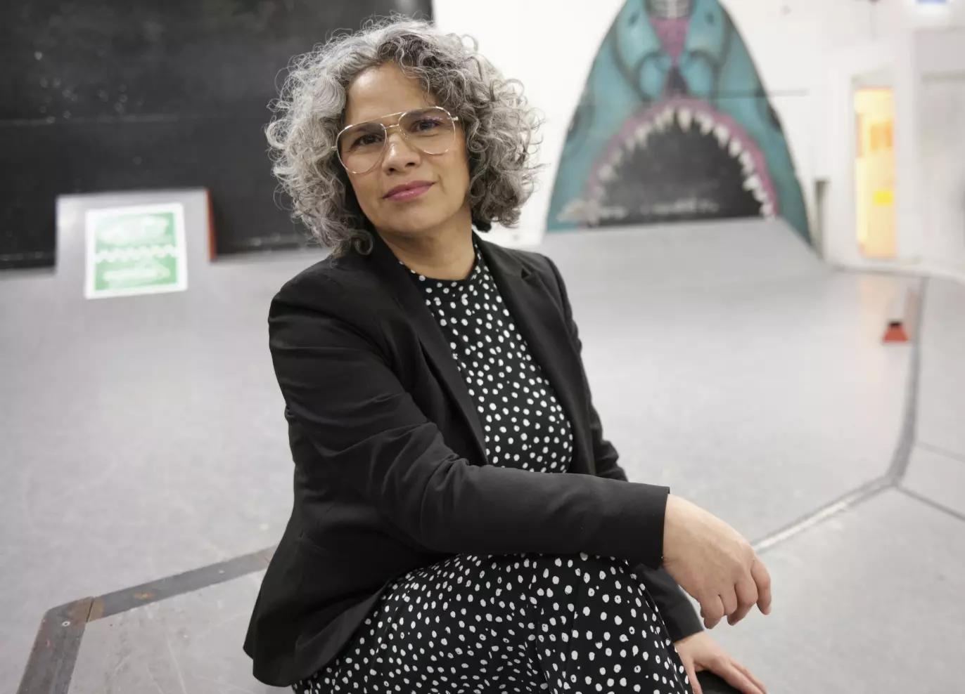 EKSPERT: Camila Salazar Atías er en av Sveriges fremste eksperter på gjengkriminalitet og rekruttering. Hun jobber med forebygging på Fryshuset i Stockholm. Foto: Niklas Ehlén / Fryshuset