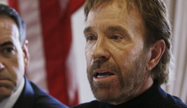 Dianne Holechek, Chuck Norris' første kone, død