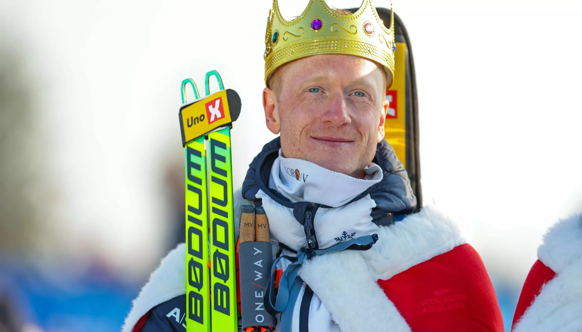 STJERNE: Johannes Thingnes Bø er en av tidenes beste skiskyttere. Her feires han etter fellestarten i Holmenkollen forrige sesong. Foto: Thomas Andersen / NTB