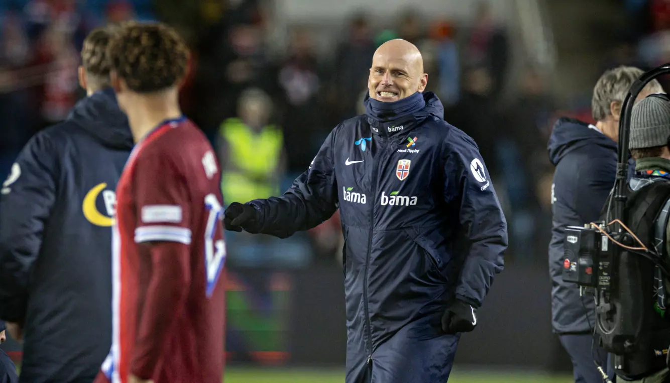 STOR SUKSESS: Nylig skrev Ståle Solbakken under på en ny kontrakt og skal fortsette å være landslagssjef frem til EM i 2028. Foto: Bjørn Langsem/Dagbladet
