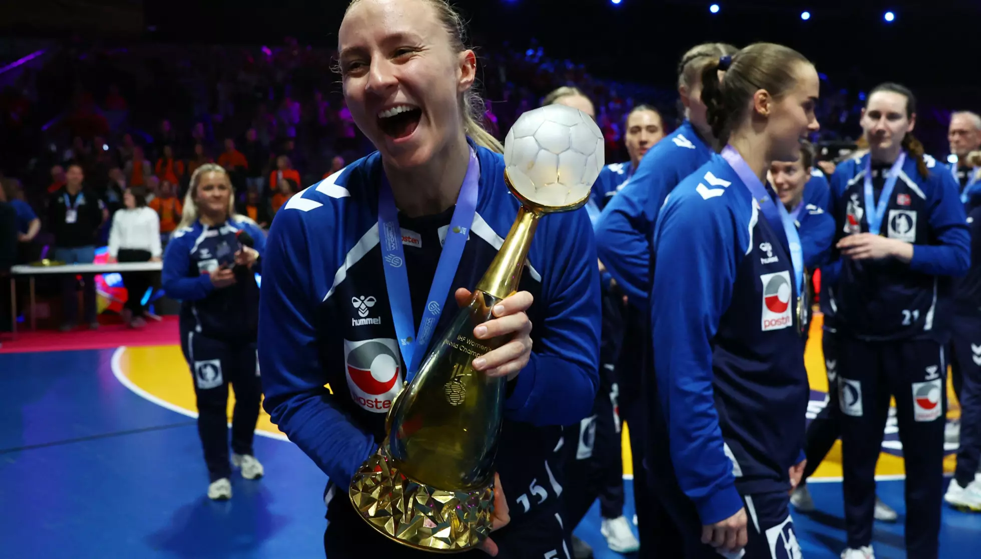 NYTT GULL: Henny Reistad var igjen svært sentral for Norge da et nytt VM-gull ble sikret i desember. Foto: Reuters/NTB