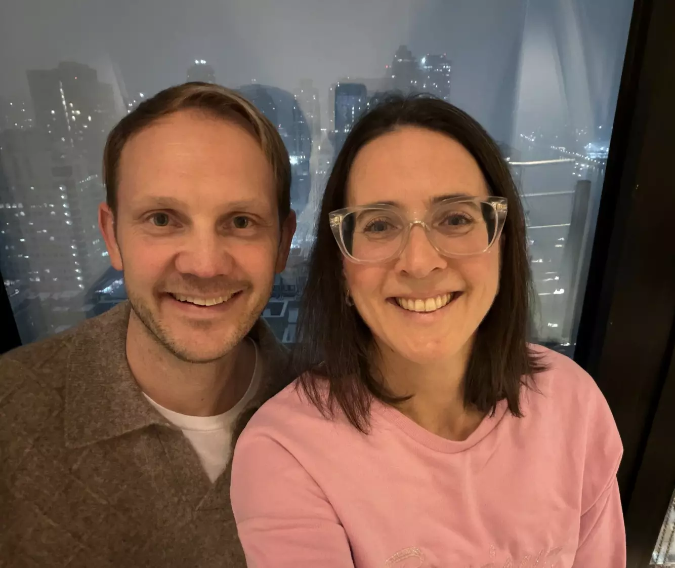 VÆRFAST: Det norske paret Alexander og Pernille Trent kom seg ikke av gårde fra New York til en planlagt ferie i Mexico som følge av snøværet på USAs østkyst. Foto: Privat