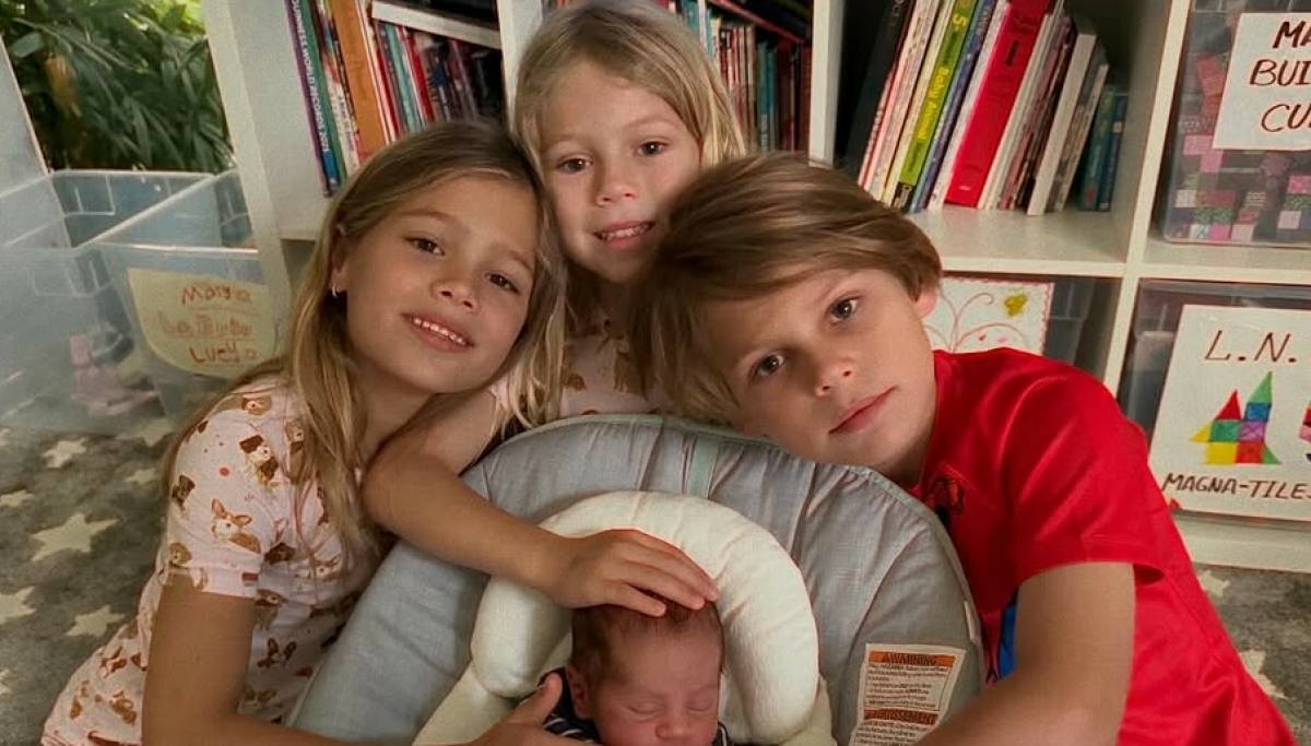 Enrique Iglesias og Anna Kournikova deler sjeldent familiebilde med alle barna