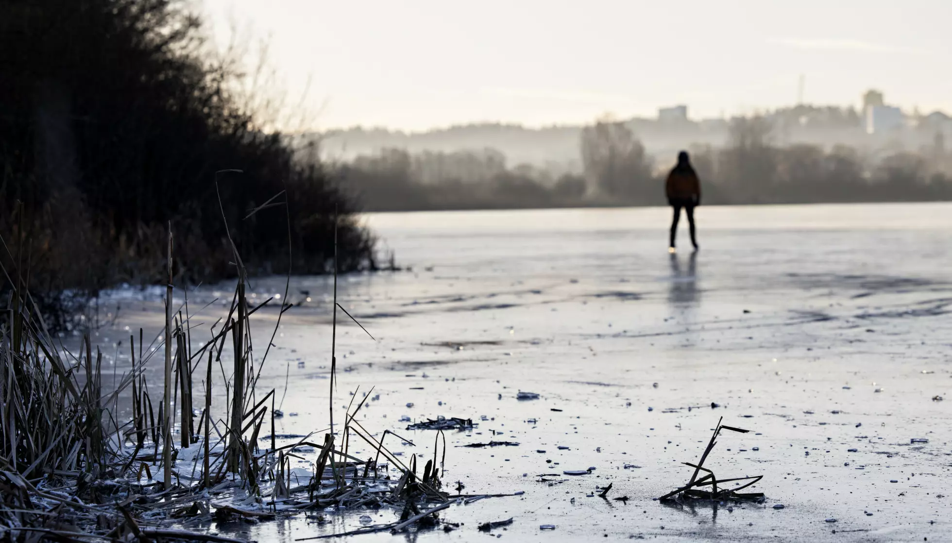 VINTERAKTIVITET: Islagte vann gir gode sjanser til å stå på skøyter. Her er Østensjøvannet i Oslo 30. desember. Foto: Kristian Ridder-Nielsen / Dagbladet