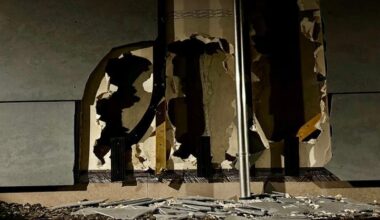 Sprekk i fasaden på bygg i Bergen