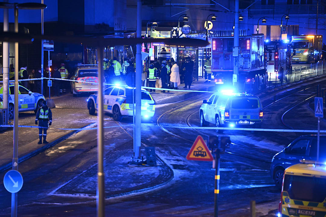 Buss krasjet inn i bygning i Stockholm – sju skadet