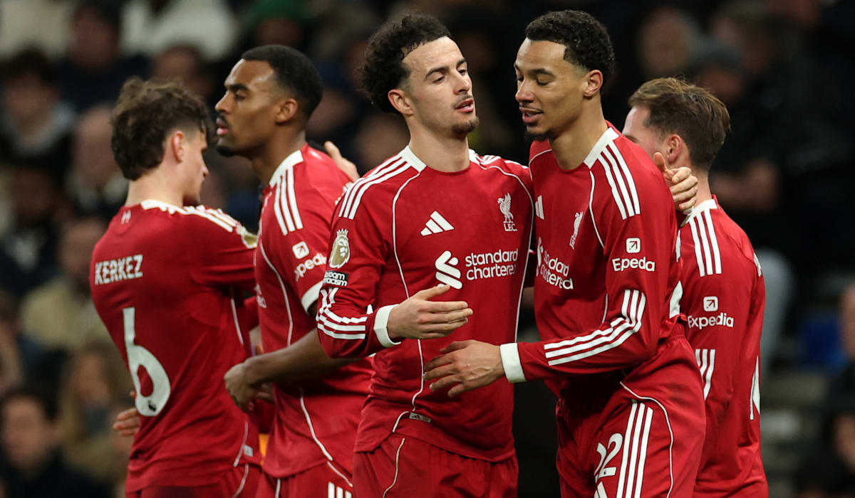 To røde kort da Liverpool slo Tottenham – Alexander Isak ut med skade etter scoring