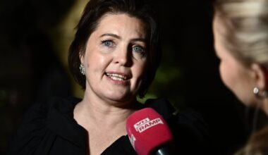 Dora Thorhallsdottir og ektemannen skilles