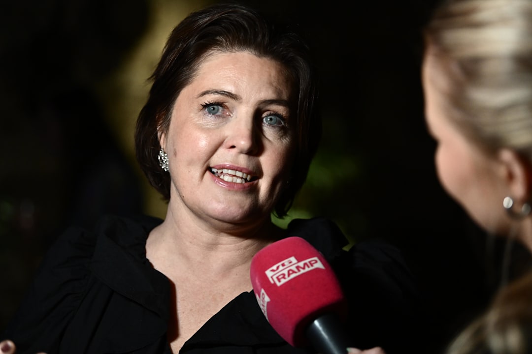 Dora Thorhallsdottir og ektemannen skilles