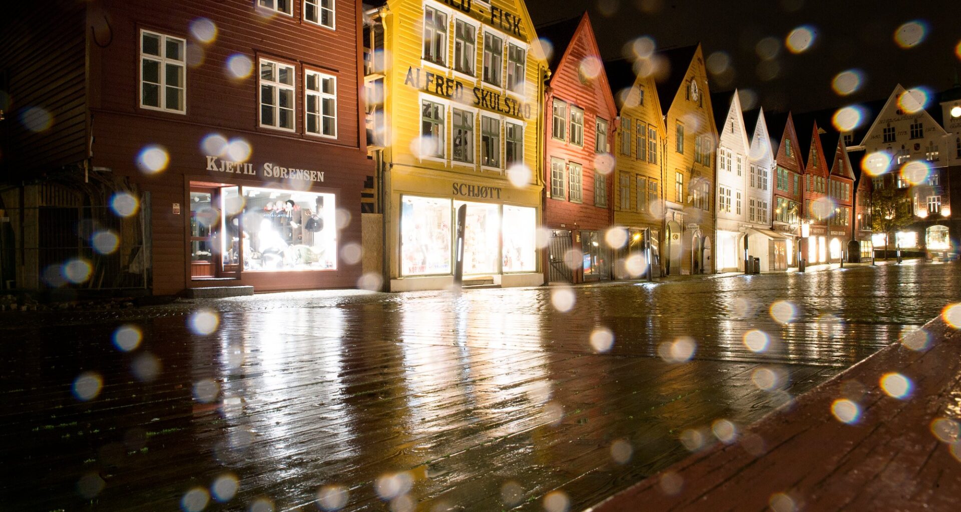 Politi, Vold | Mann skal ha blitt utsatt for blind vold i Bergen sentrum