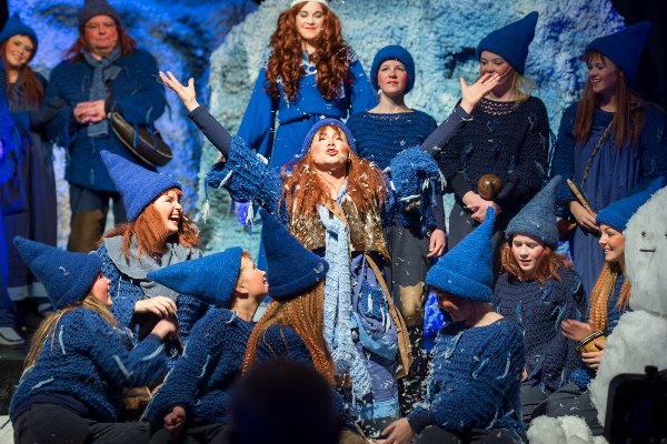 Kulturhuset i Ytre Arna - Bergen Musikkteater
Vi blir med på generalprøven før Jul i Blåfjell på lørdag, 