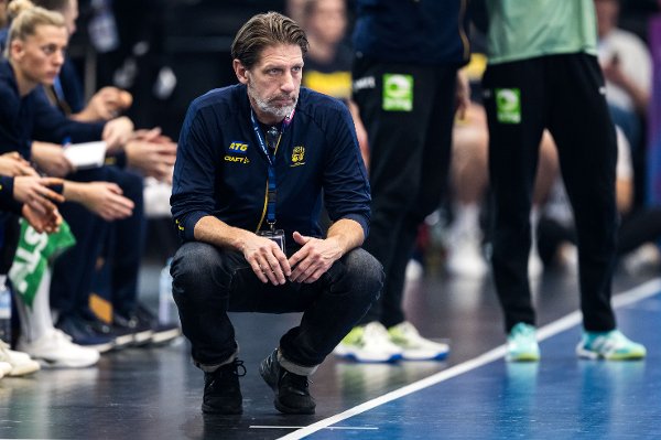 251203 Head coach Tomas Axnér of Sweden during the 2025 IHF Women’s World Championship handball match between Norway and Sweden on December 3, 2025 in Dortmund. 
Photo: Emma Wallskog / BILDBYRÅN / COP 320 / EW0601