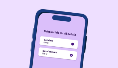 En telefonskjerm viser et betalingsalternativ med overskiften, "velg hvordan du vil betale". Under er det to alternativer, "Betal nå", og "Betal senere"