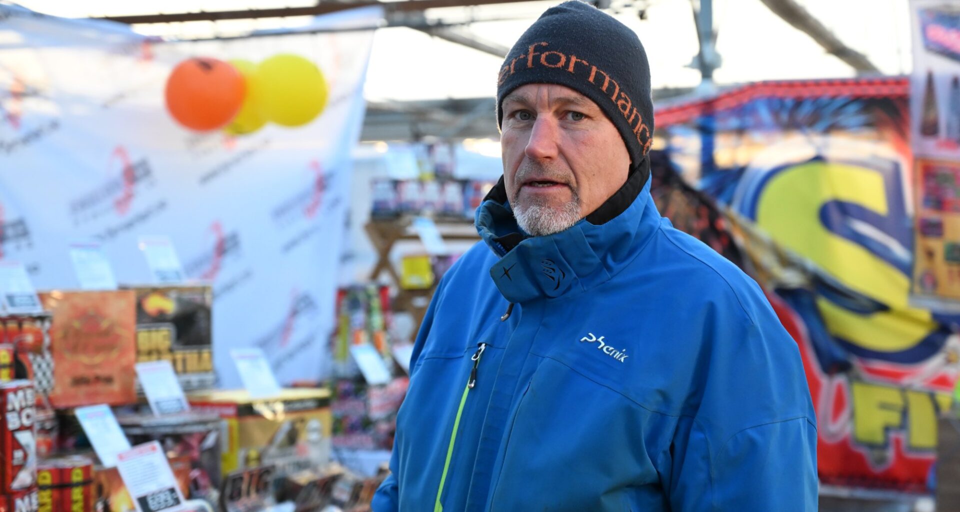 Forbruker, Hamar | Kjetil selger fyrverkeri i Hamar: – Vi merker ingen nedgang - Hamar Arbeiderblad