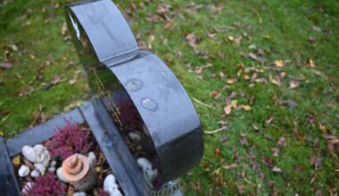 Har funnet gravpynt etter hærverket på Nøtterøy kirkegård: – Vi kan montere de på nytt - Tønsbergs Blad