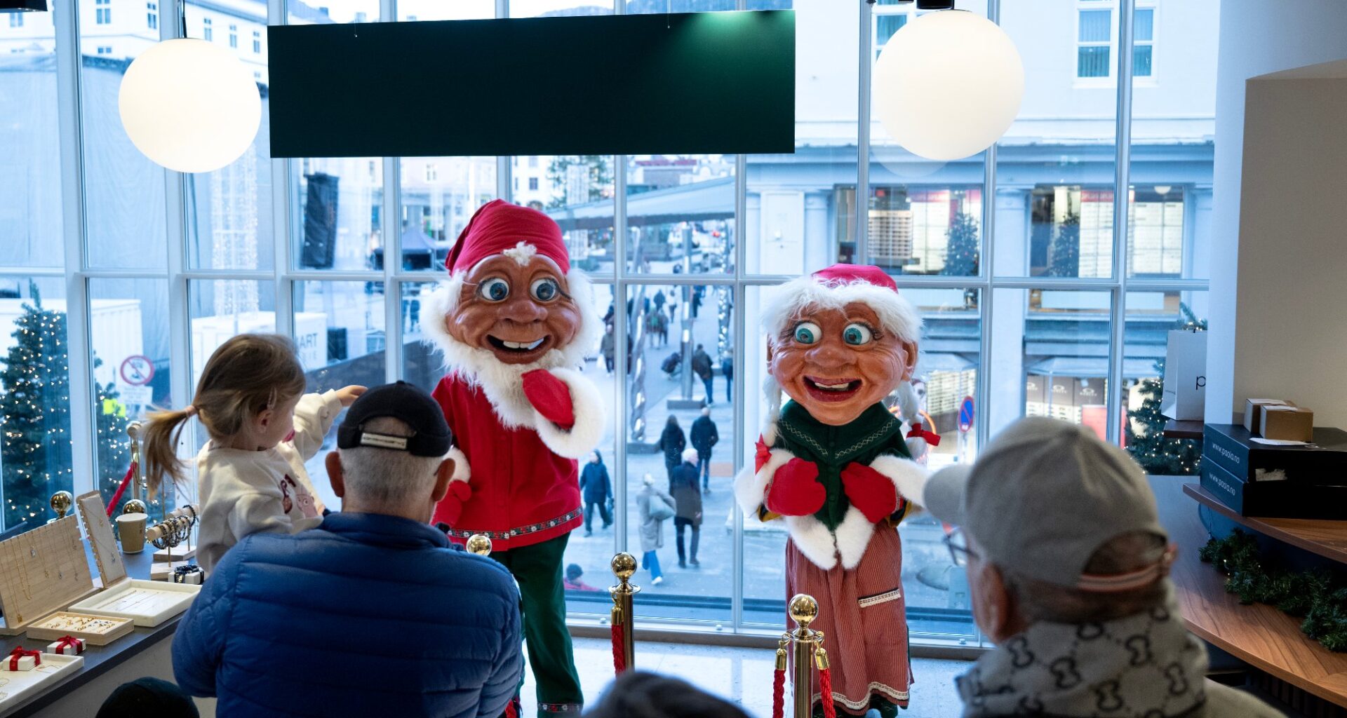 Jul, Varehuset Sundt | Sundt-nissene er tilbake på Sundt gjennom julen