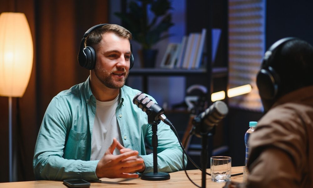 Mystiske podkaster åpner seg automatisk på Apple-enheter