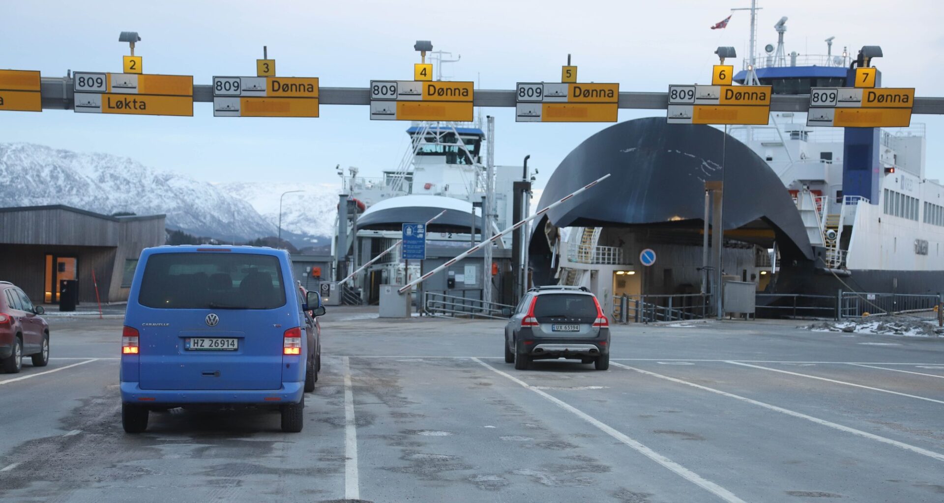 Vær, Sandnessjøen | Meteorologene med farevarsel: Stiv kuling, såpeglatte veier og innstilte ferjer