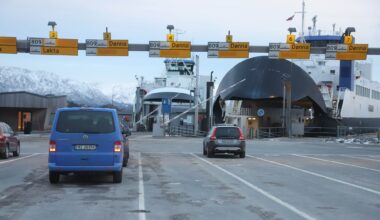 Vær, Sandnessjøen | Meteorologene med farevarsel: Stiv kuling, såpeglatte veier og innstilte ferjer