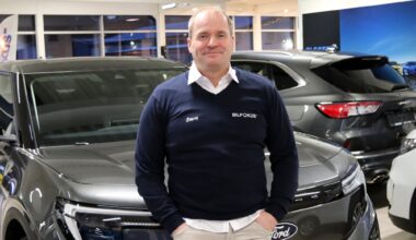 Momsendring har medført elbil-rush i Mosjøen: – De ansatte har fått en bonus på desemberlønningen - Helgelendingen