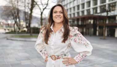 Økonomi og næringsliv, Arbeidsliv | Helene Frihammer rekker seg fra toppjobb i NHO