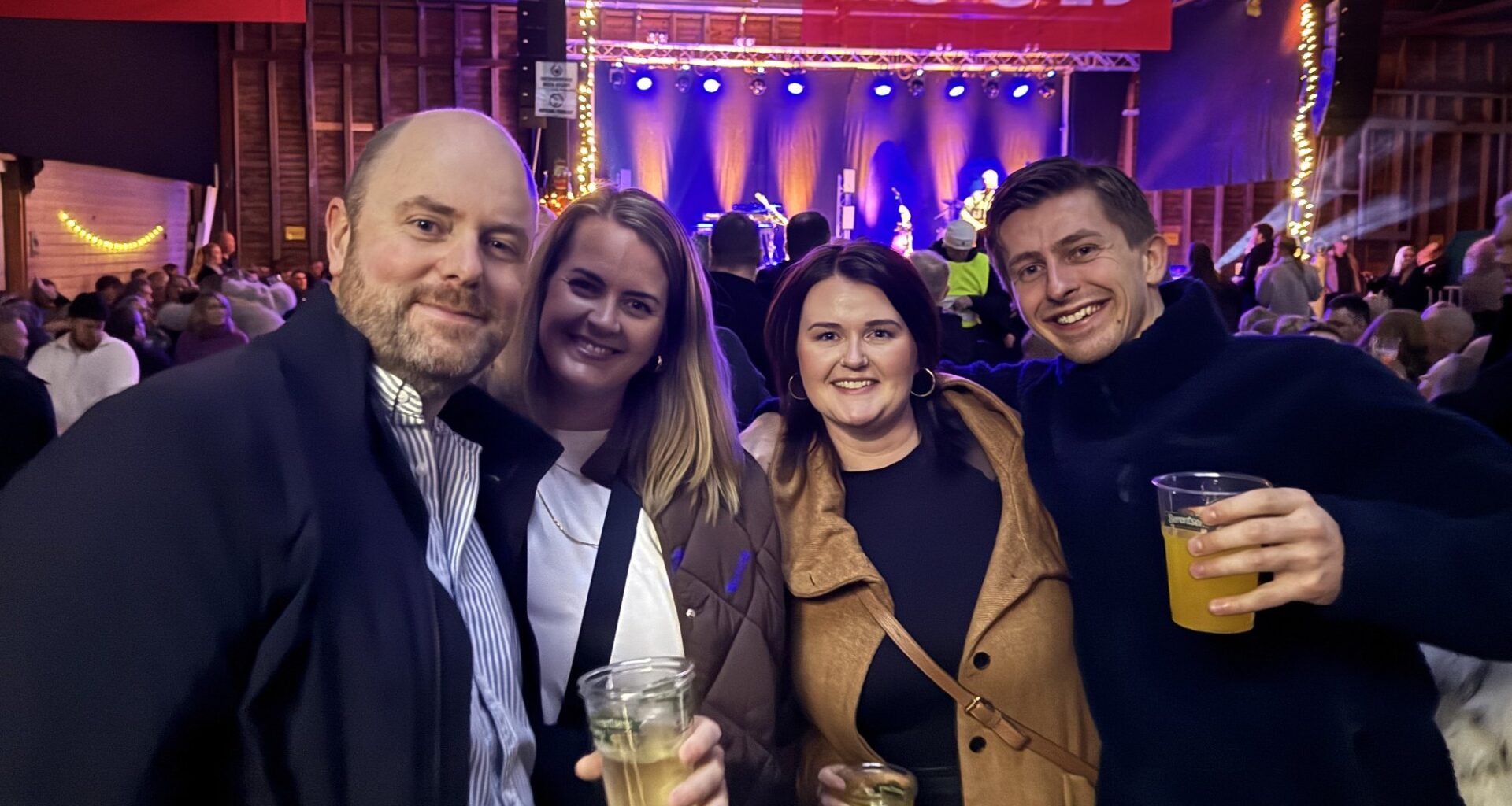 Folk, Kultur | God stemning på juletrefest: – Det blir hæla i taket og tennene i tapetet