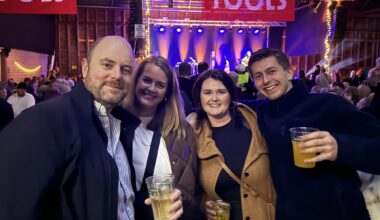 Folk, Kultur | God stemning på juletrefest: – Det blir hæla i taket og tennene i tapetet