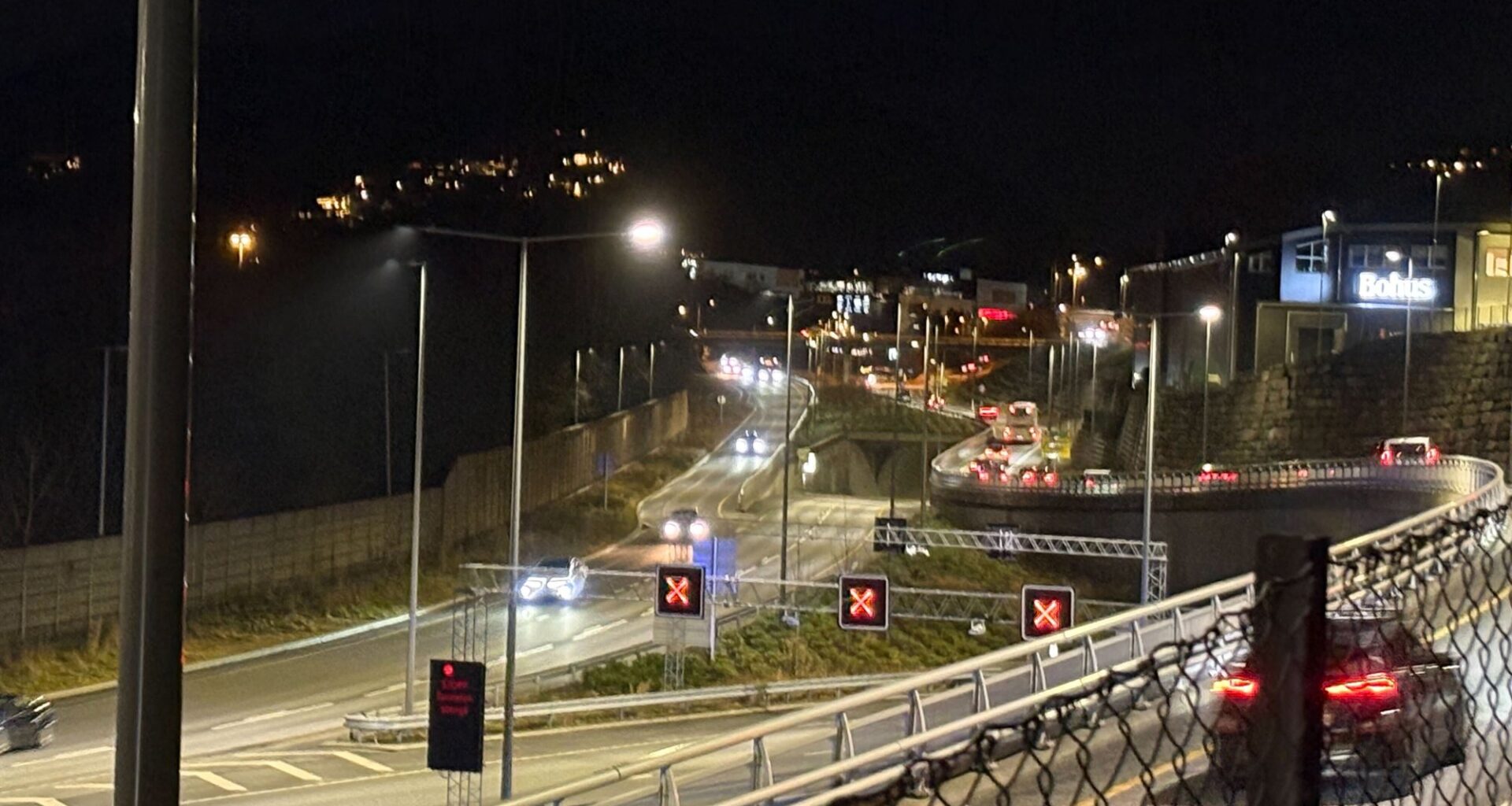 Nyheter, Politi | Råtunnelen stengt: – Brann i kjøretøy