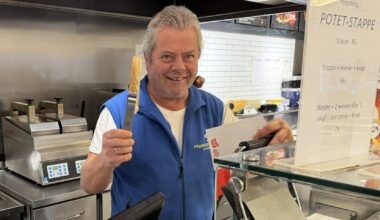 Lokale nyheter, Bensinstasjon | Jarle (63) er byens siste: Bilvask, wienerpølser og poleringstips