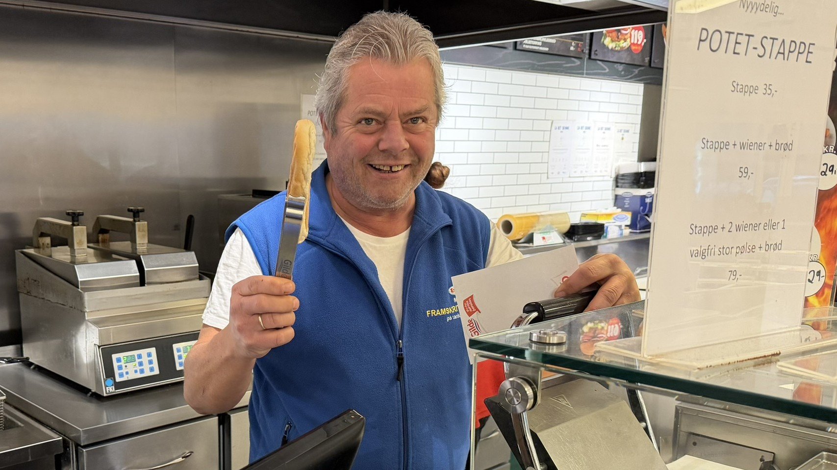 Lokale nyheter, Bensinstasjon | Jarle (63) er byens siste: Bilvask, wienerpølser og poleringstips