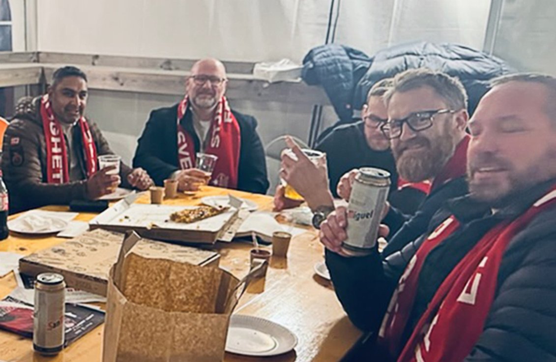 Stjernen, Strømbrudd | Da lyset gikk i Stjernehallen, satt hjelpen og koste seg i teltet utenfor - Fredriksstad Blad