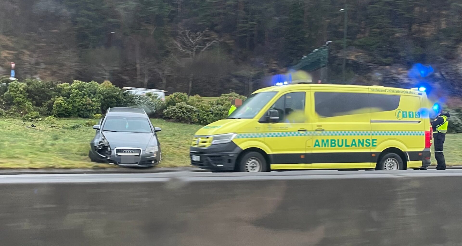 Nyheter, Bergen | Bil har kjørt utfor på riksvei 555