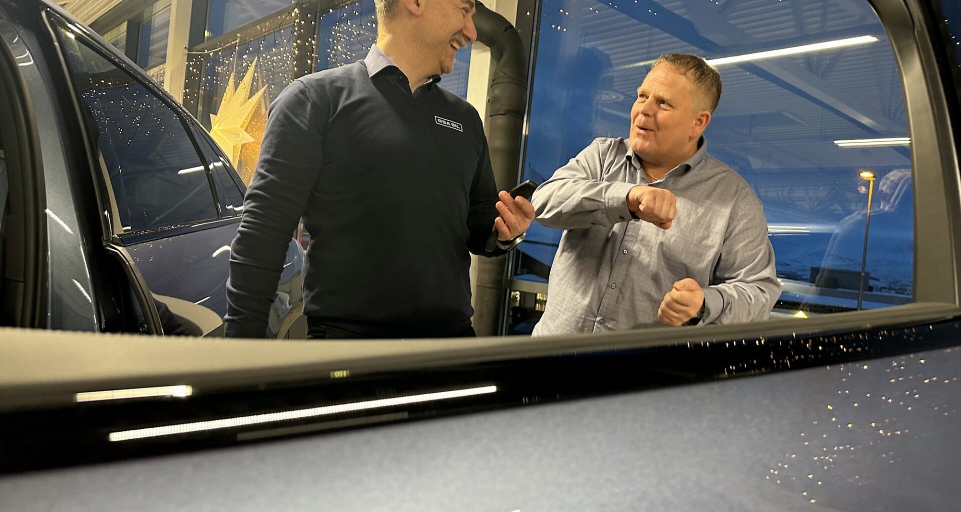 Elbil, Moms | Rune og kollegene jobber utover vanlig arbeidstid stort sett daglig - Nordlys