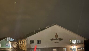 Vestvågøy, Flakstad | 3000 uten strøm – plater fyker rundt