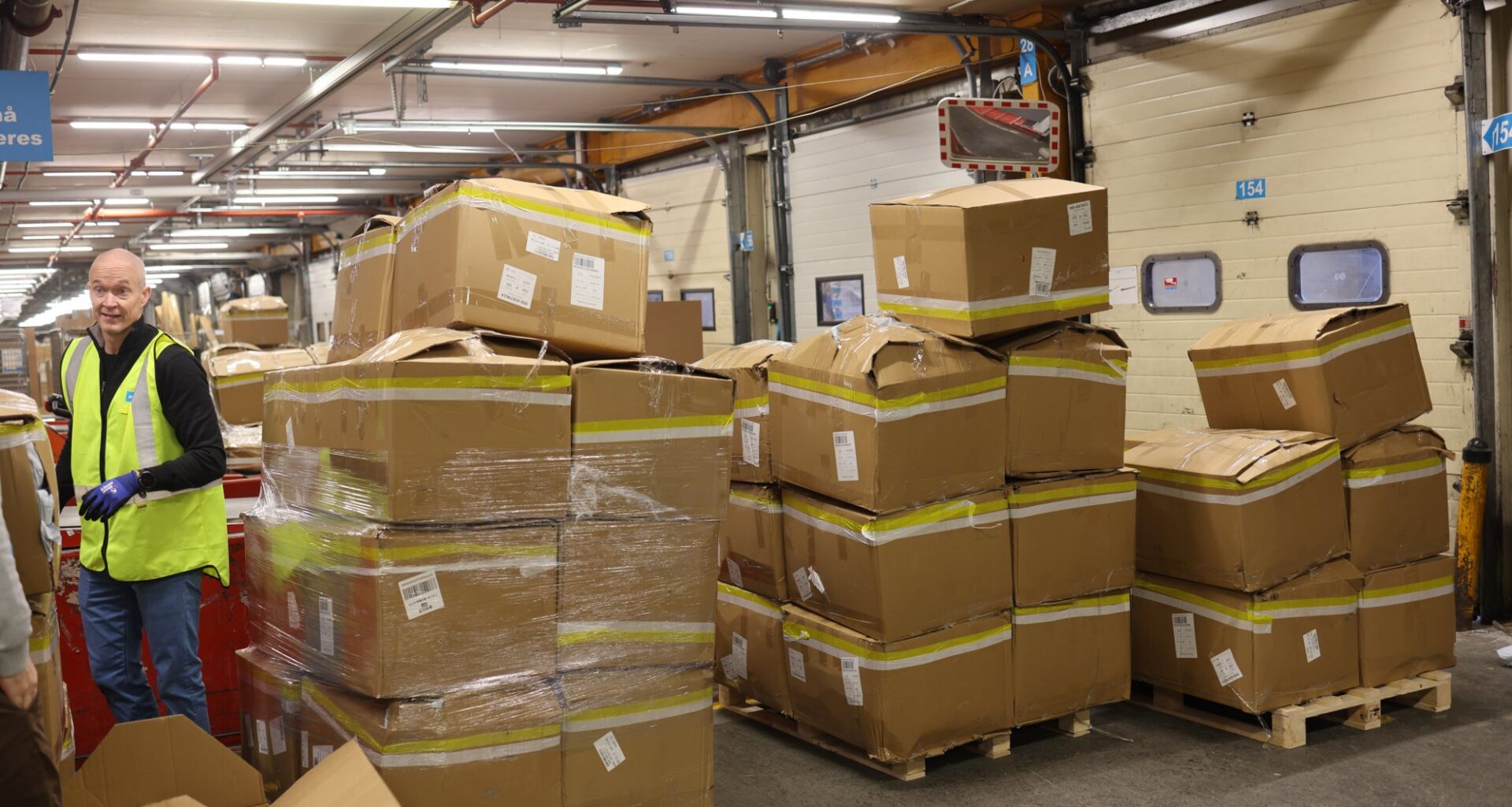 Alle disse pakkene stammer fra samme avsender: – Kommer inn trailer på trailer - Avisa Oslo