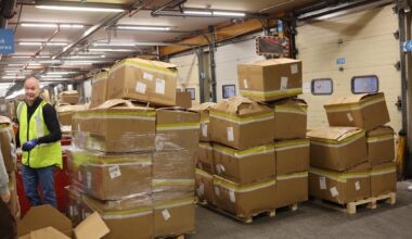 Alle disse pakkene stammer fra samme avsender: – Kommer inn trailer på trailer - Avisa Oslo