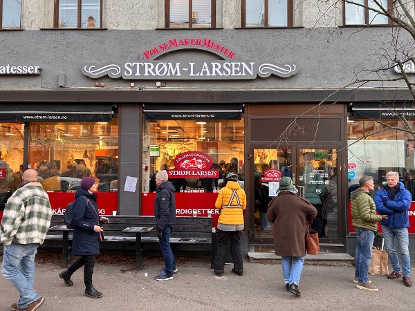 ribbe-kaos hos Strøm-Larsen