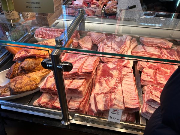 ribbe-kaos hos Strøm-Larsen