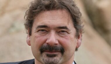 Google, Apple | «Alle» bruker nettleserne: Jon von Tetzchner slår alarm