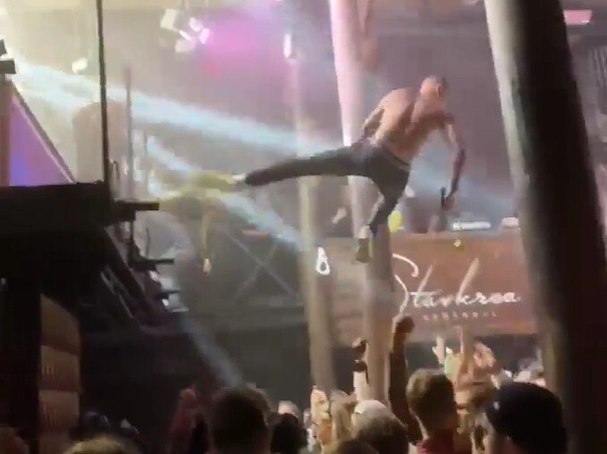 Nyheter, Krim | Kamelen ble tiltalt etter stagedive-ulykke. Nå har dommen falt.