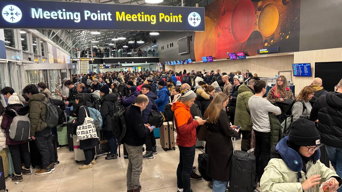 Uvær stanset trafikken ved Tromsø lufthavn, flere tusen reisende er berørte.