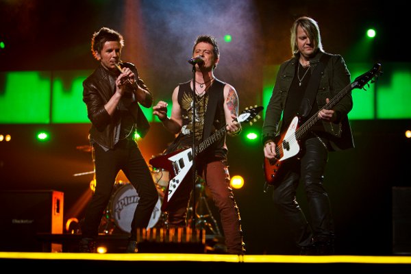 Oslo 20120211. Plumbo fremfører låten