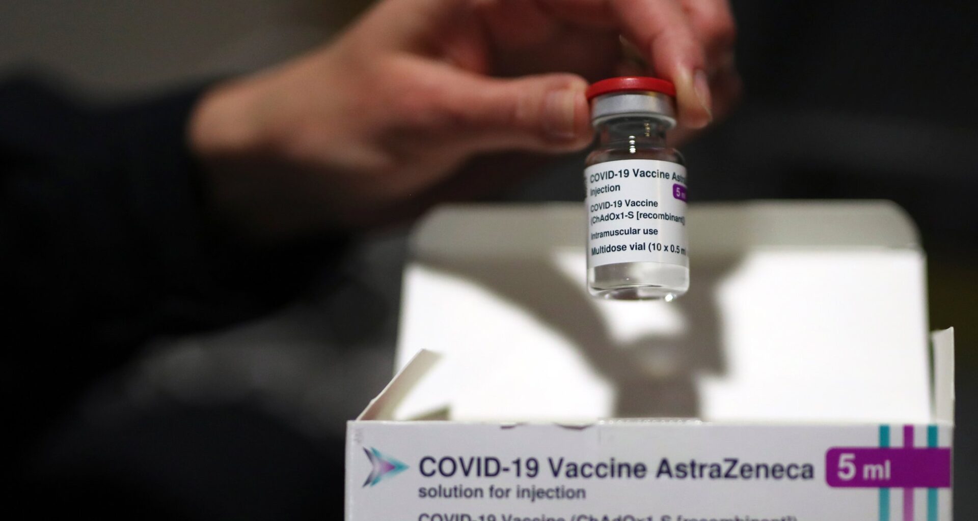 Koronavaksine, Søksmål | Saksøker staten etter å ha tatt AstraZeneca-vaksinen