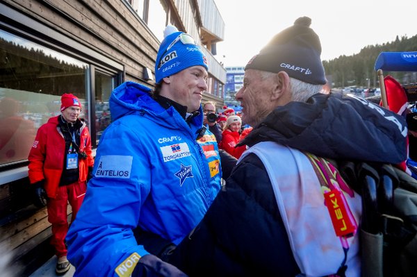 Trondheim 20250308. 
Johannes Høsflot Klæbo og morfar Kåre etter 50 km fri teknikk for menn under ski-VM i Trondheim.
Foto: Terje Pedersen / NTB