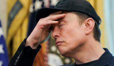 Elon Musk, EU | Radoslaw Sikorski raser mot Elon Musk: – Der er det ingen sensur mot nazihilsener