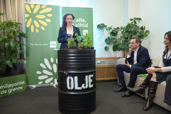 Oslo 20251114.
Partileder Arild Hermstad og nestleder Ingrid Liland legger frem MDGs alternative statsbudsjett.
Foto: Ole Berg-Rusten / NTB