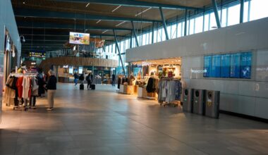 Bortvist, Fyllebråk | En full, bråketde og vanskelig mann ble hentet på flyet og bokstavelig talt satt på bakken av politiet julaften.