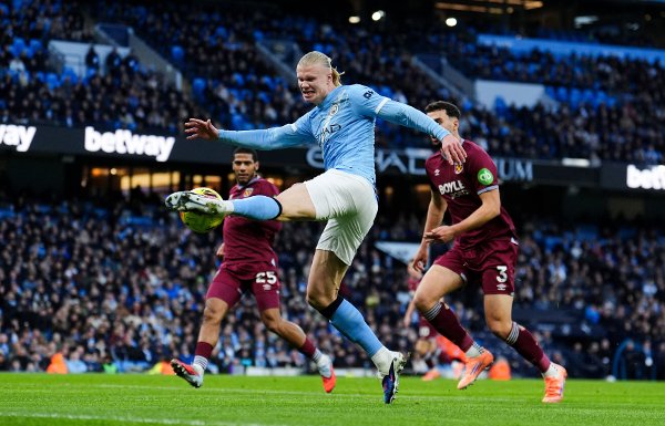 Manchester City's Erling Haaland controls a ball, during the English Premier League soccer match between Manchester City and West Ham United, at the Etihad Stadium, in Manchester, England, Saturday, Dec. 20, 2025. (Martin Rickett/PA via AP)
